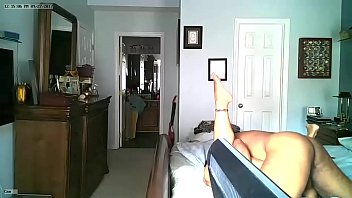 Муж отъебал жёнушку перед вебкамерой на белой простыне